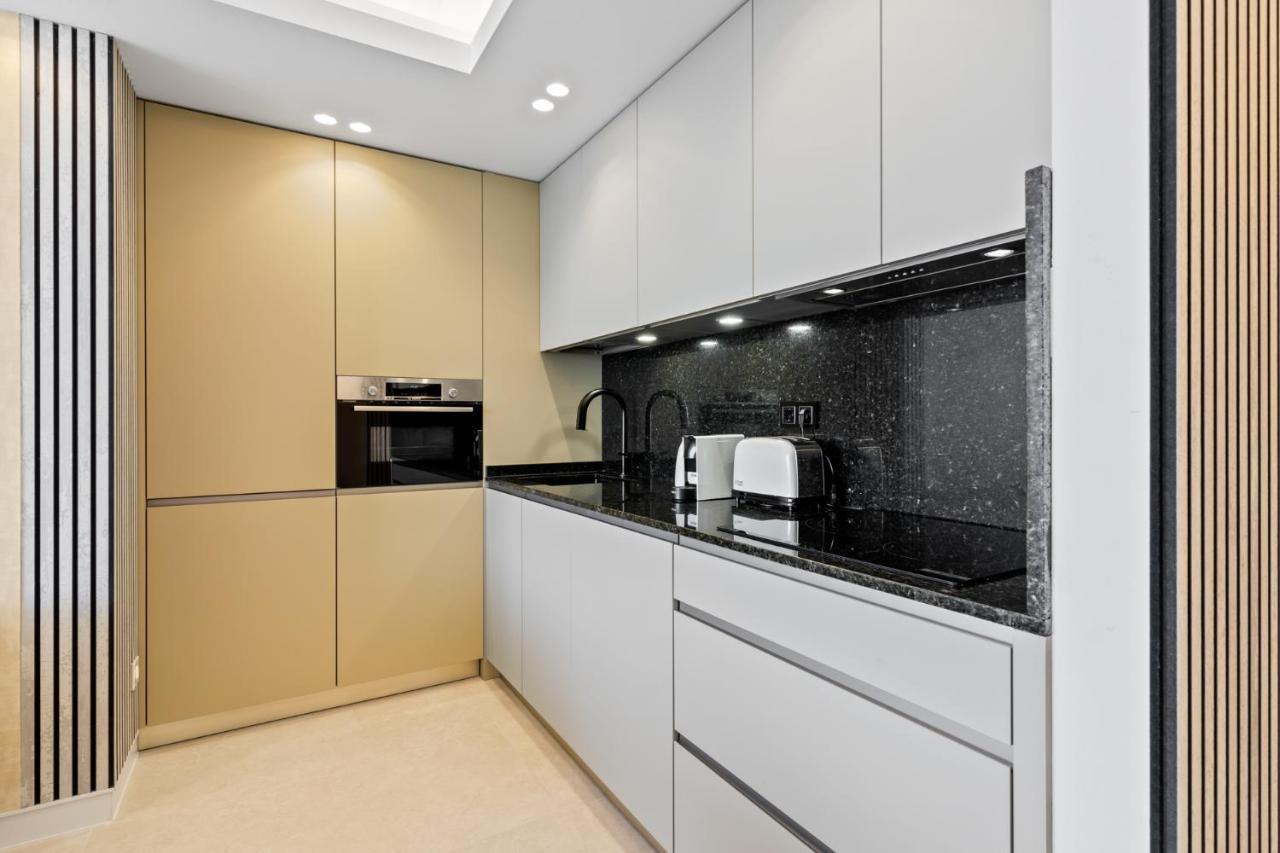 マルベーリャFully Renovated Frontline Flatアパートメント エクステリア 写真