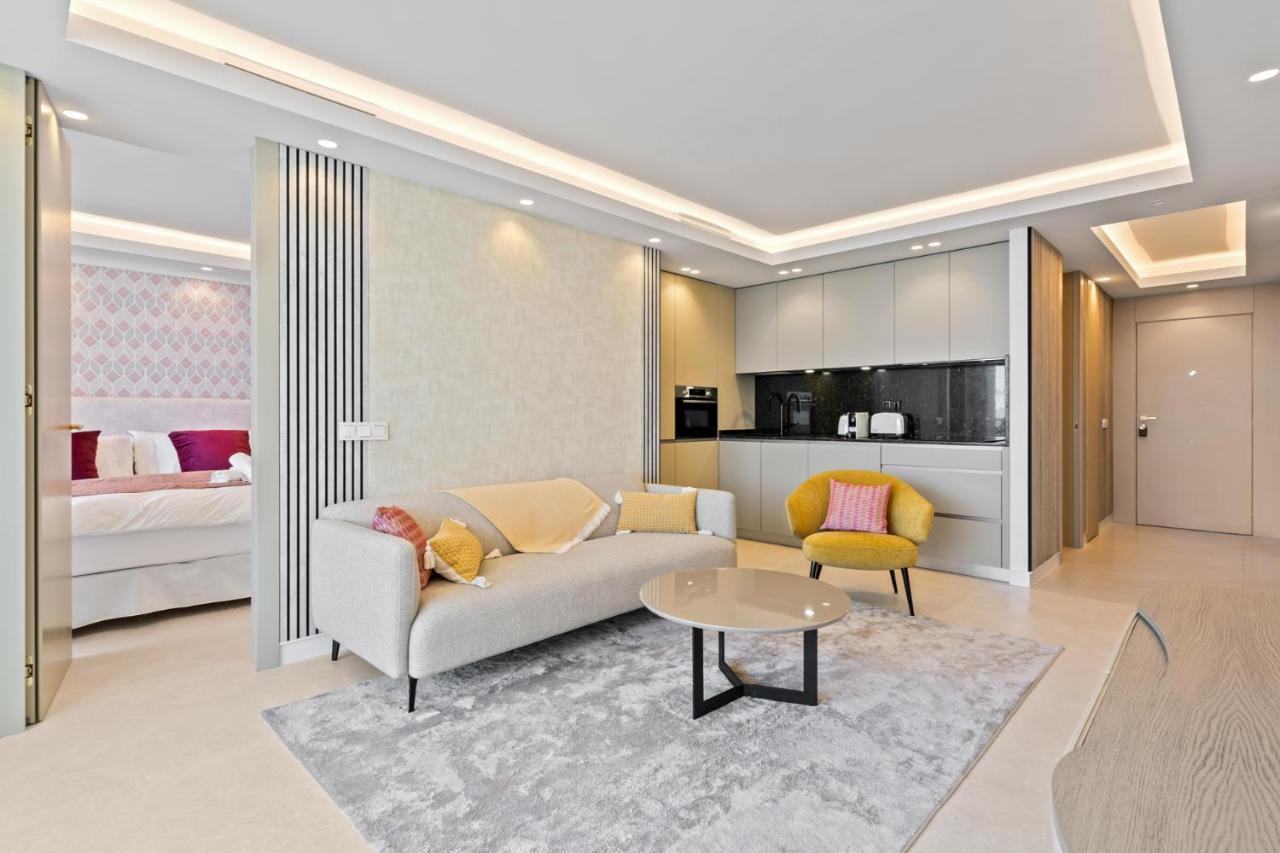 マルベーリャFully Renovated Frontline Flatアパートメント エクステリア 写真