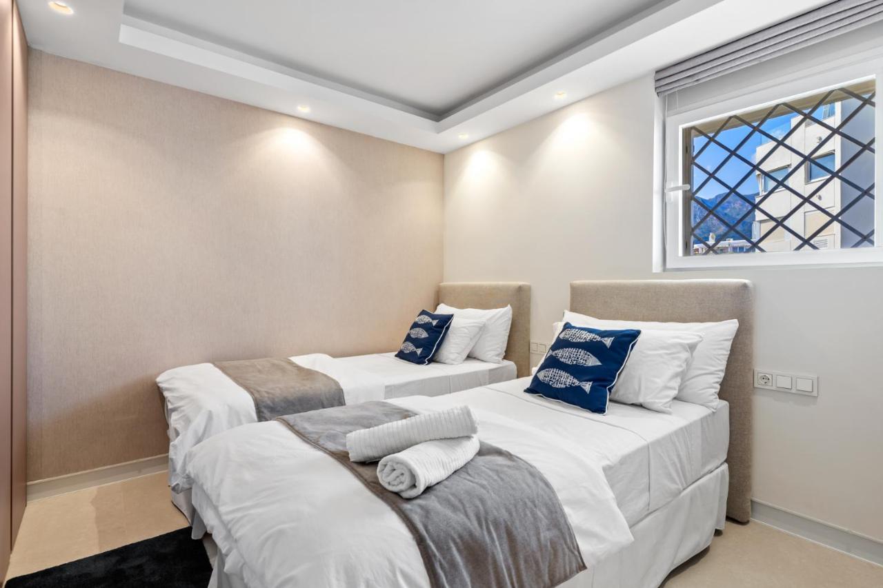 マルベーリャFully Renovated Frontline Flatアパートメント エクステリア 写真